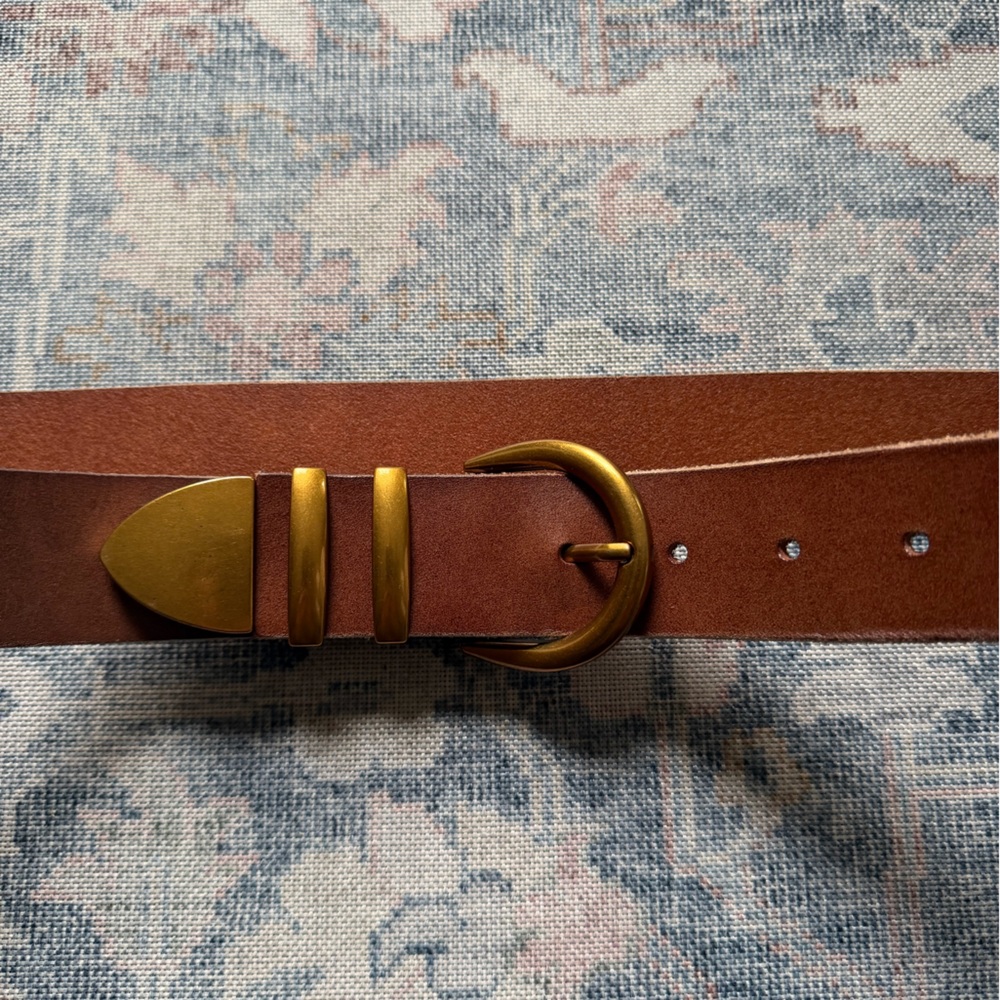 Urban Outfitters Women’s Cow Leather Belt. Size S. New without tags